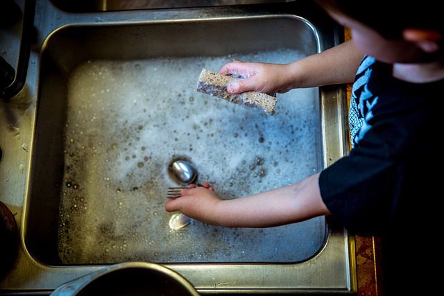 washing dishes 1112077 640